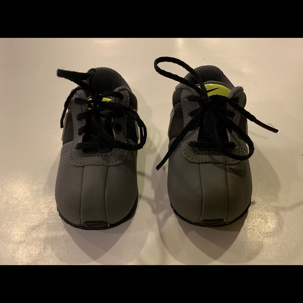 Toddler boys Nike shox sneakers
